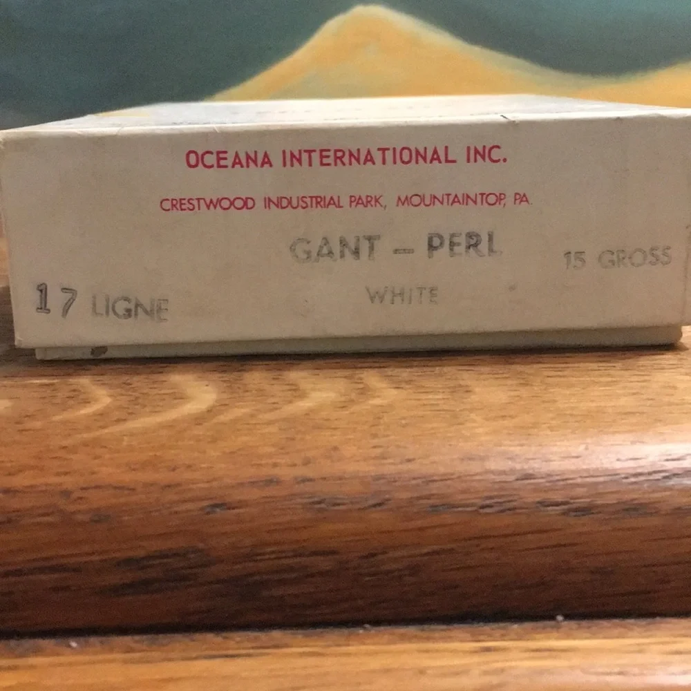 Box of 15 Gross Pearl Replica Buttons - Picture 6 of 7